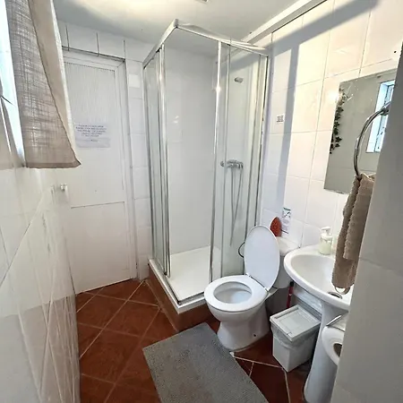 Гостевой дом Shared With Bright Private Patio In