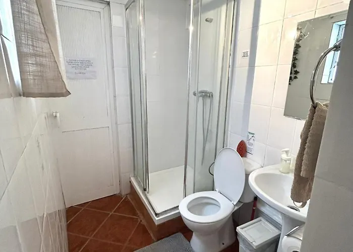 Pensionat Shared With Bright Private Patio In