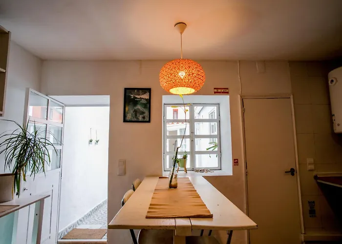 Shared With Bright Private Patio In Pensionat Lisboa