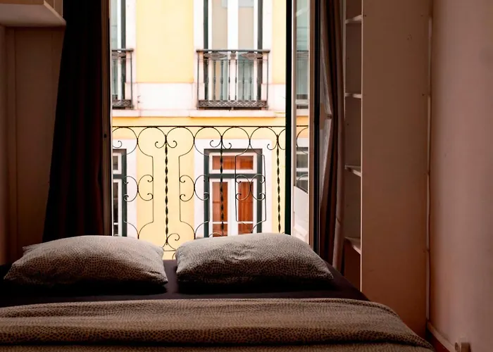Shared With Bright Private Patio In Гостевой дом