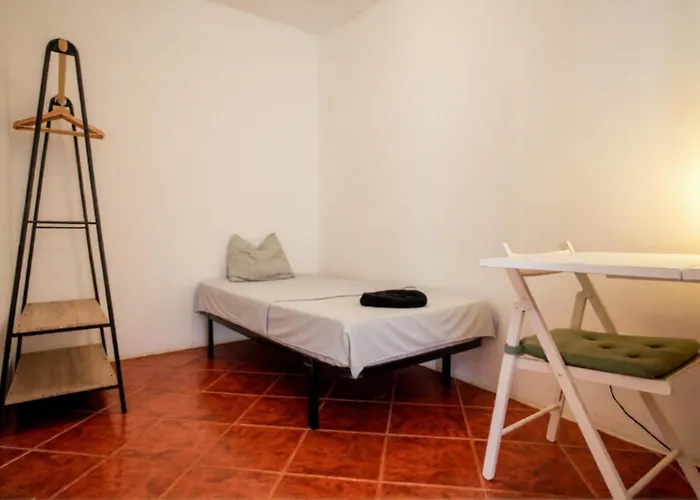 Гостевой дом Shared With Bright Private Patio In