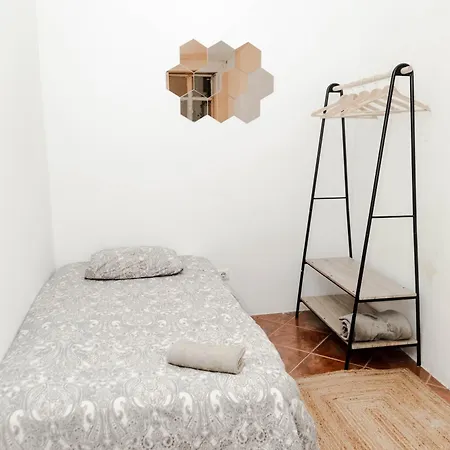 Shared With Bright Private Patio In * Lisbon