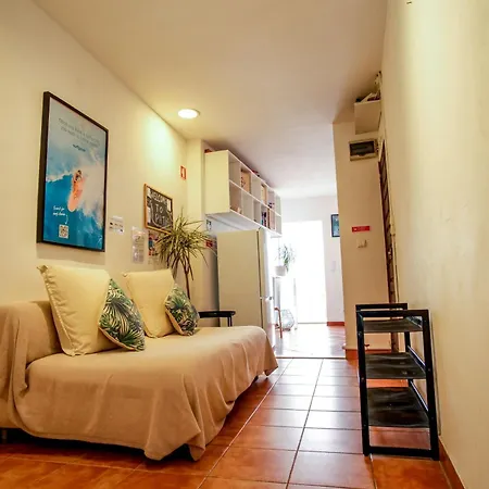 Shared With Bright Private Patio In Lisboa