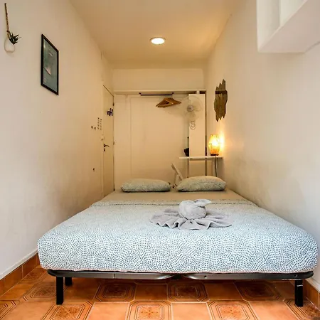 Pensionat Shared With Bright Private Patio In