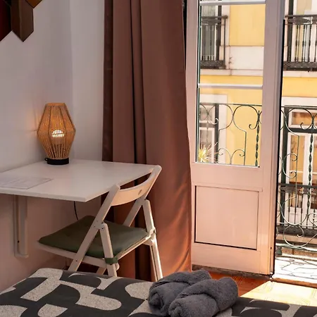 Pensionat Shared With Bright Private Patio In *