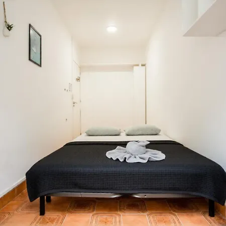Shared With Bright Private Patio In Affittacamere Lisbona