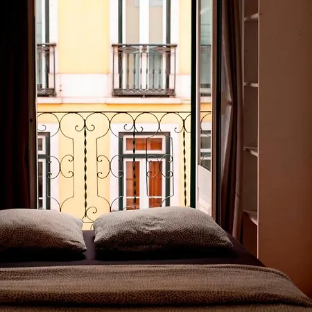 Shared With Bright Private Patio In Affittacamere