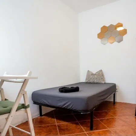 Affittacamere Shared With Bright Private Patio In