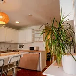 Shared With Bright Private Patio In Konukevi