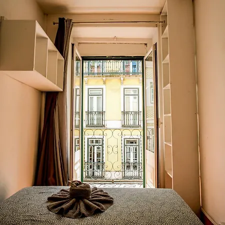 בית הארחה Shared With Bright Private Patio In